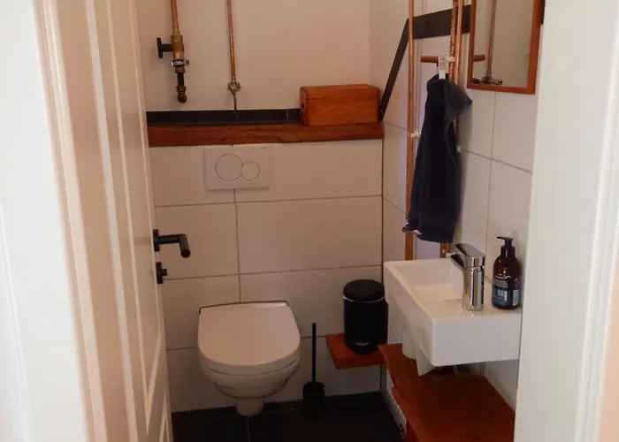 Explorer's & Helminghausen